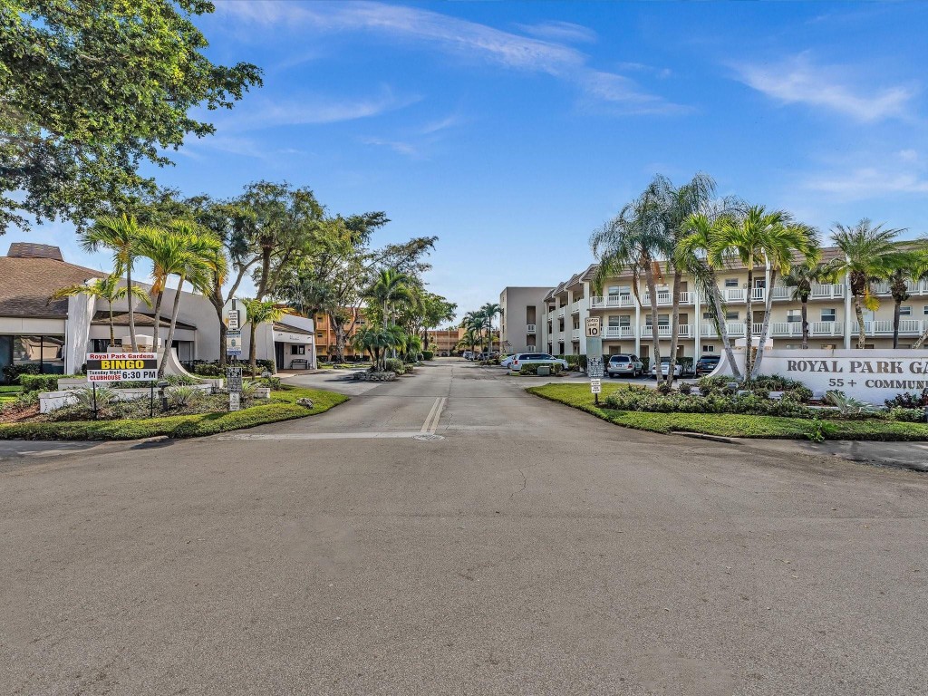 Royal Park Gardens - Residential