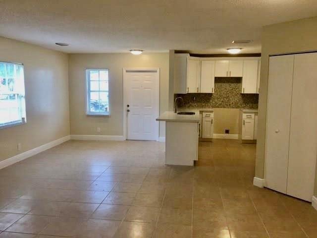 1136 NW 5th Ct