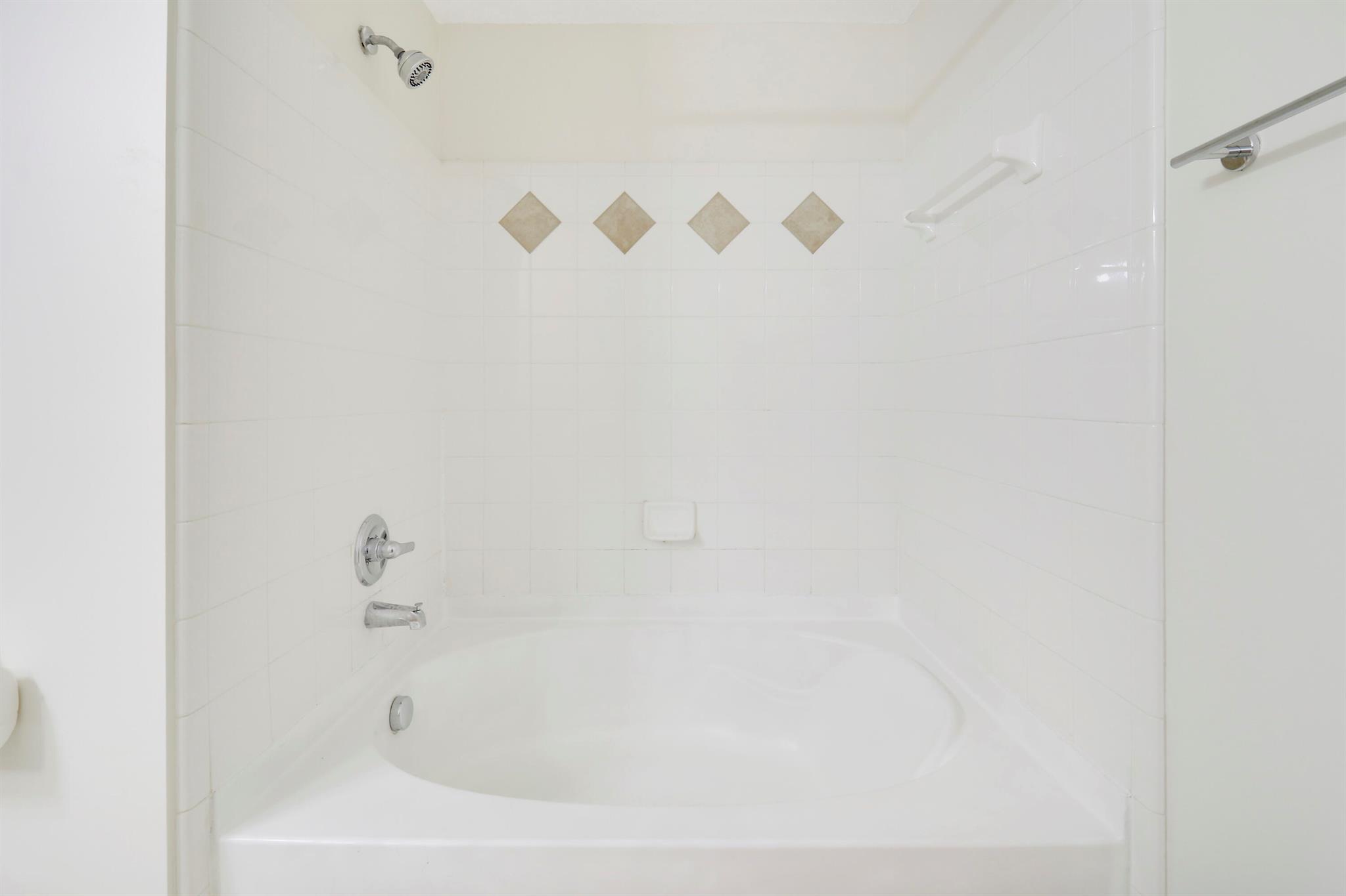 FIORE AT THE GARDENS CONDO - Residential Lease