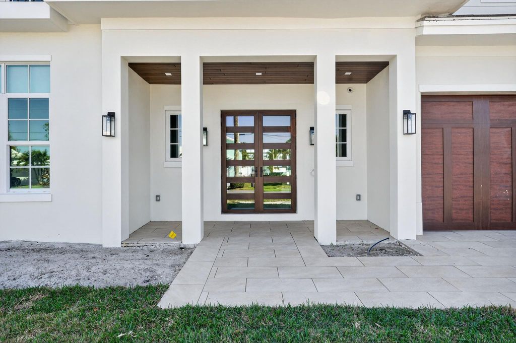 Photo of 310 SE 9 Court, Pompano Beach, FL 33060 (MLS # F10554875)