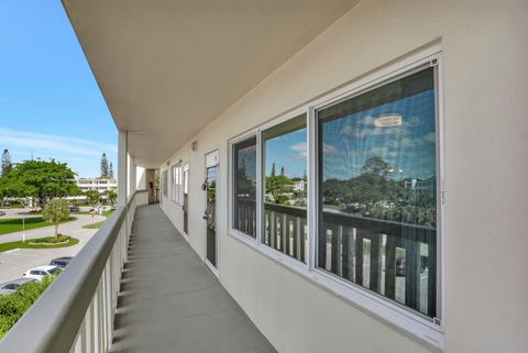 Tiny photo for 4002 Cambridge A #4002, Deerfield Beach, FL 33442 (MLS # B26016375)