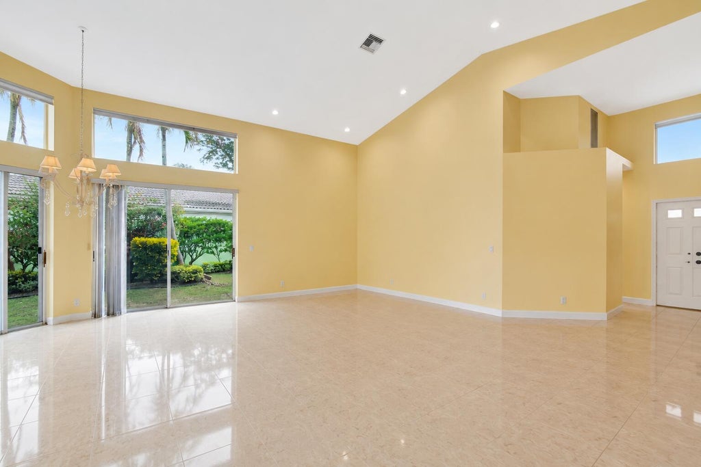 Photo of 11922 Fountainside Circle, Boynton Beach, FL 33437 (MLS # B26050774)