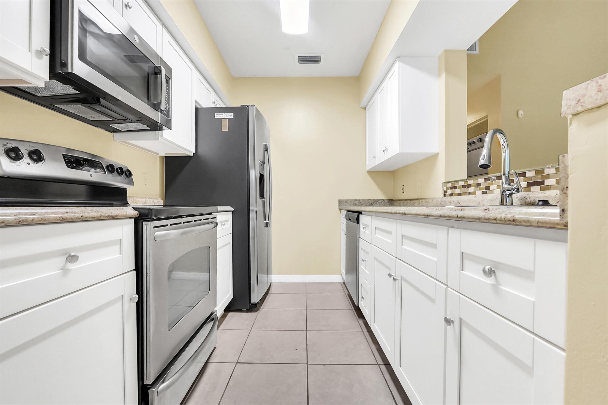 815 W Boynton Beach Boulevard 8-205