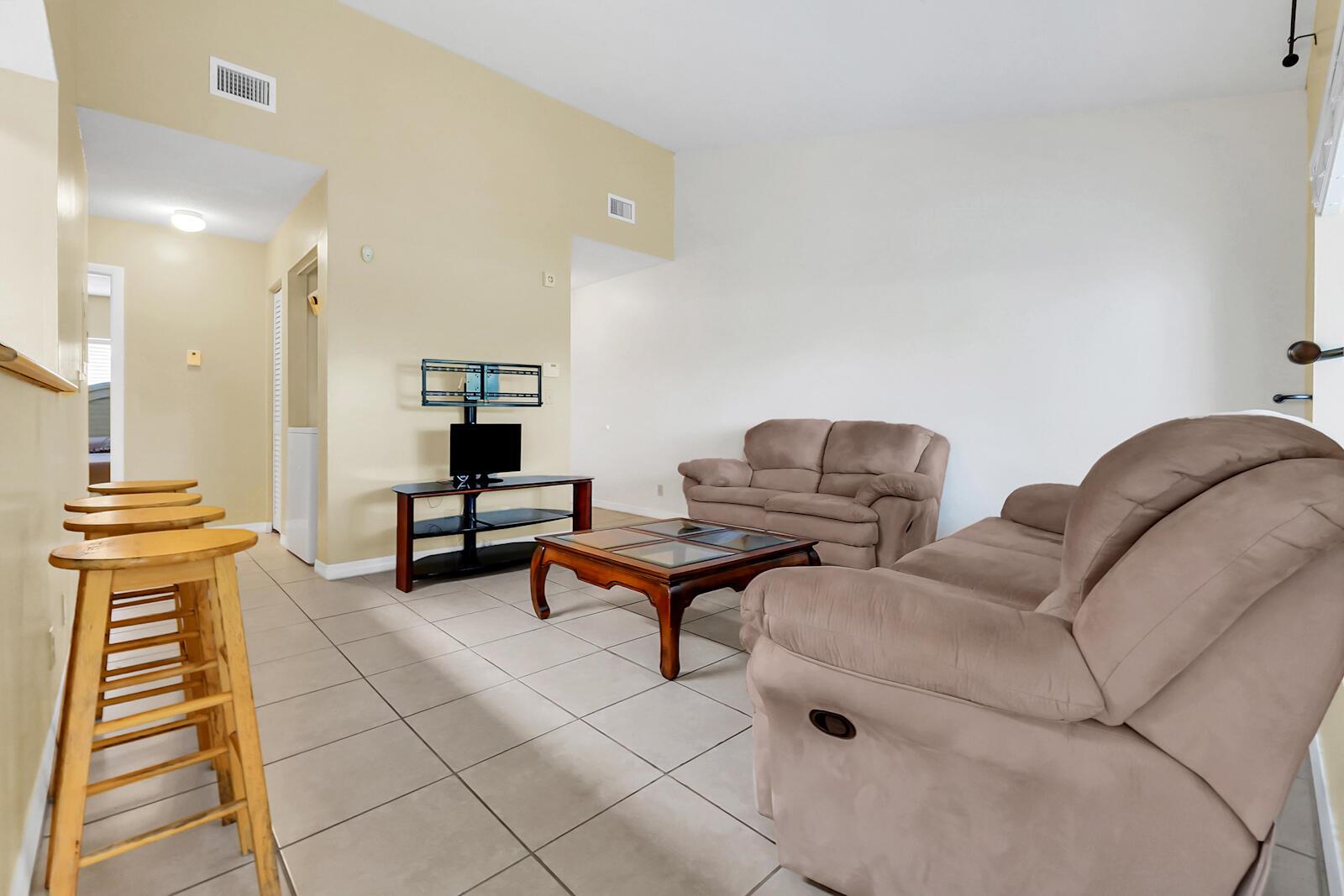 815 W Boynton Beach Boulevard 8-205