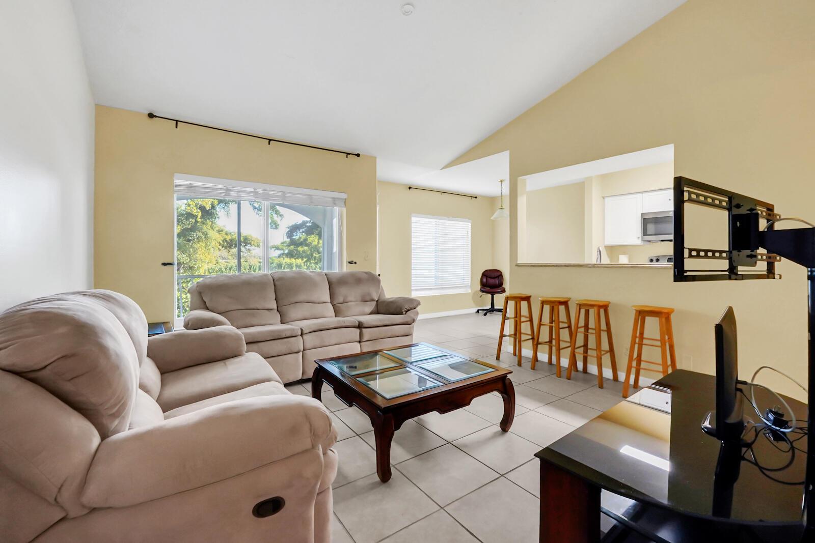 815 W Boynton Beach Boulevard 8-205