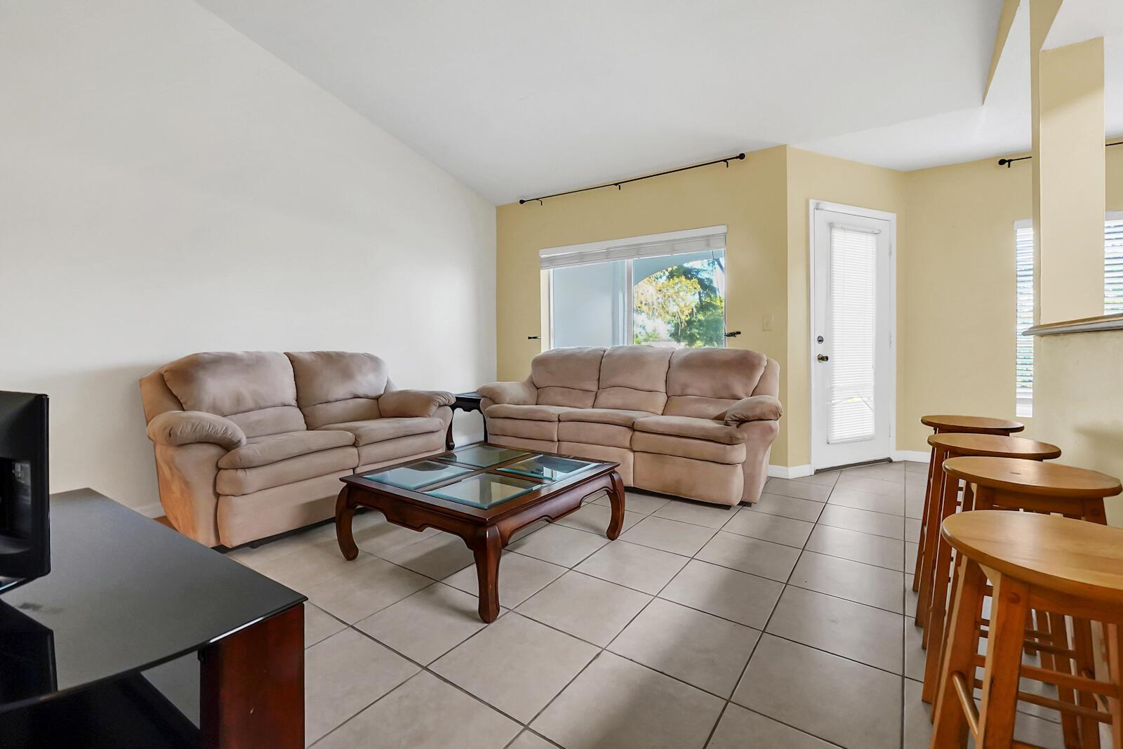 815 W Boynton Beach Boulevard 8-205