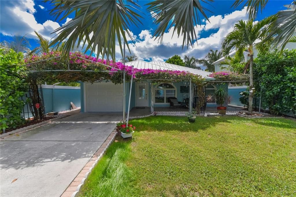 Photo of 9182 SE Apollo St, Hobe Sound, FL 33455 (MLS # F10276215)