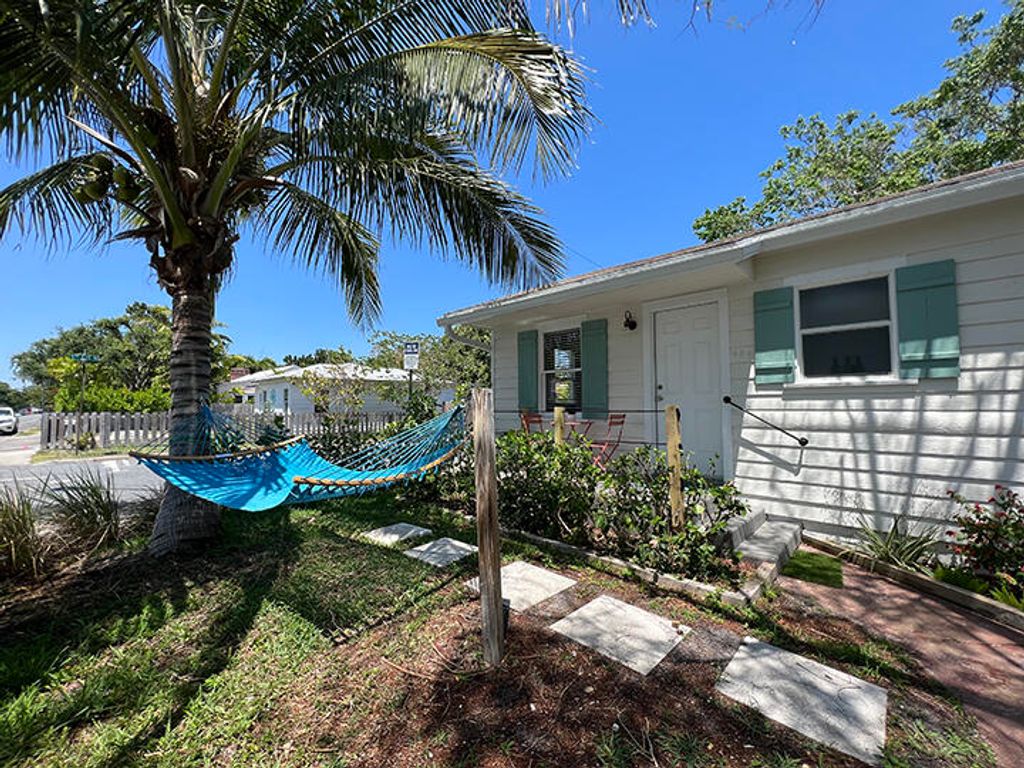 Photo of 430 N L Street, Lake Worth Beach, FL 33460 (MLS # B26028831)
