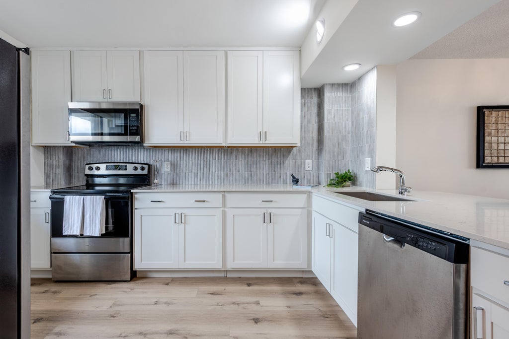 Photo of 896 N Federal Highway #527, Lantana, FL 33462 (MLS # B26049095)