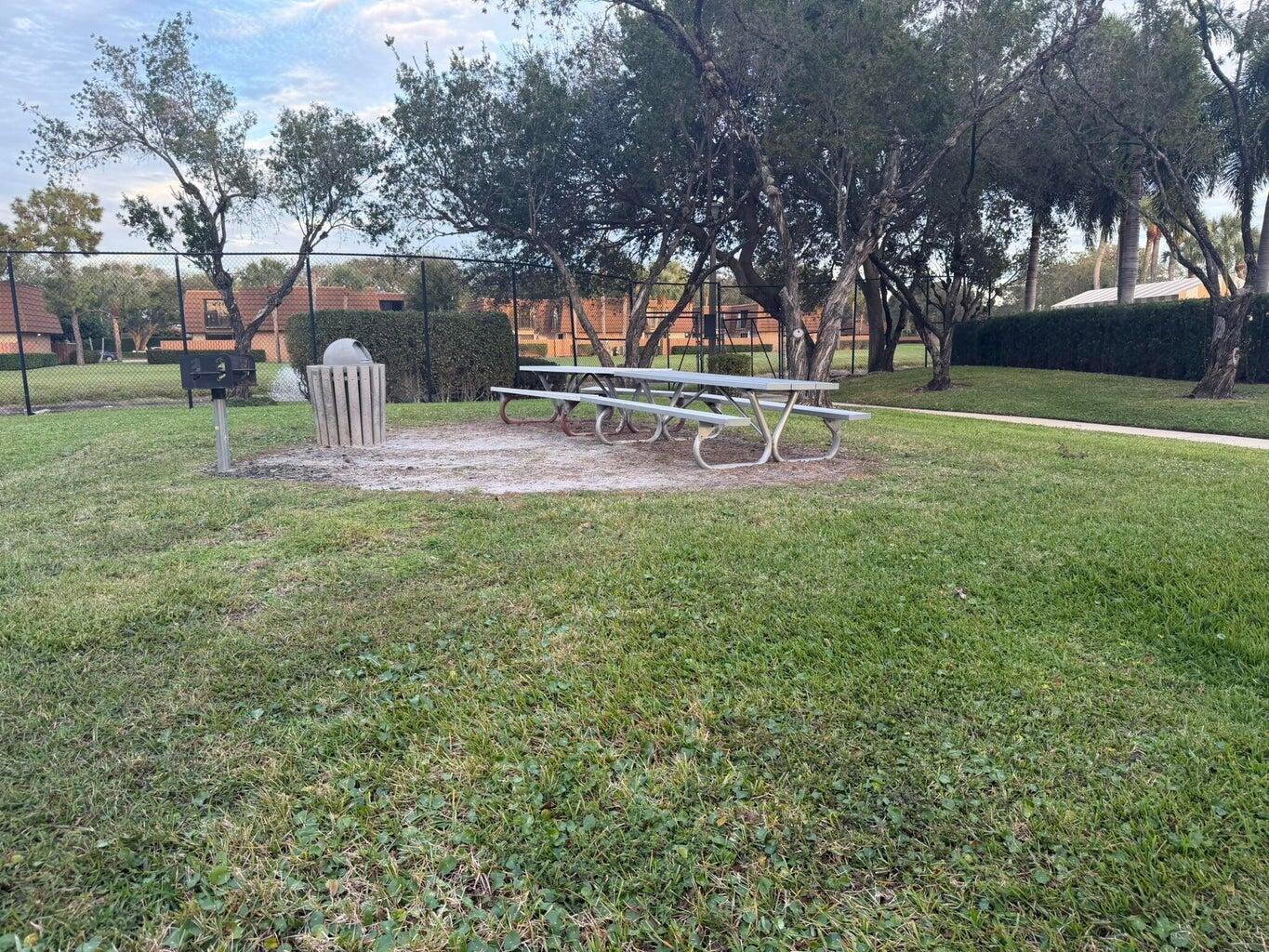 HERITAGE VILLAGE OF P B LAKES - Residential Lease