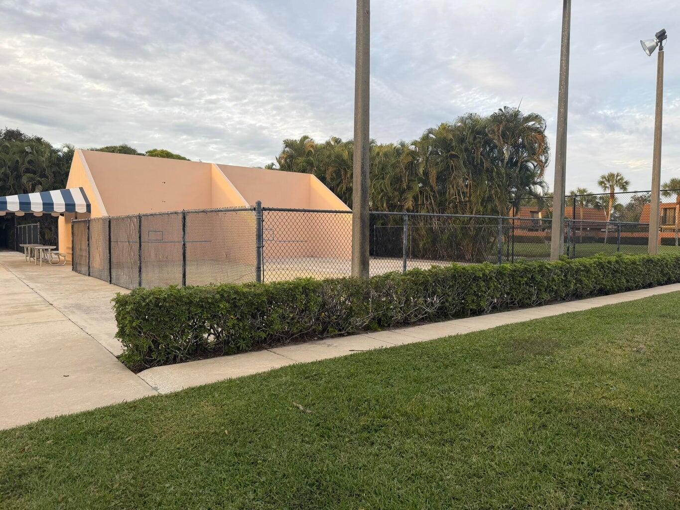 HERITAGE VILLAGE OF P B LAKES - Residential Lease