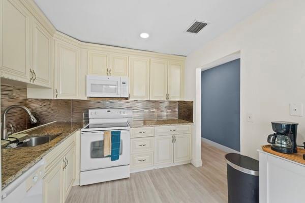 GREENHOUSE OF BOCA - Residential