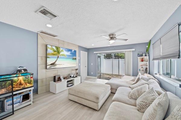 GREENHOUSE OF BOCA - Residential