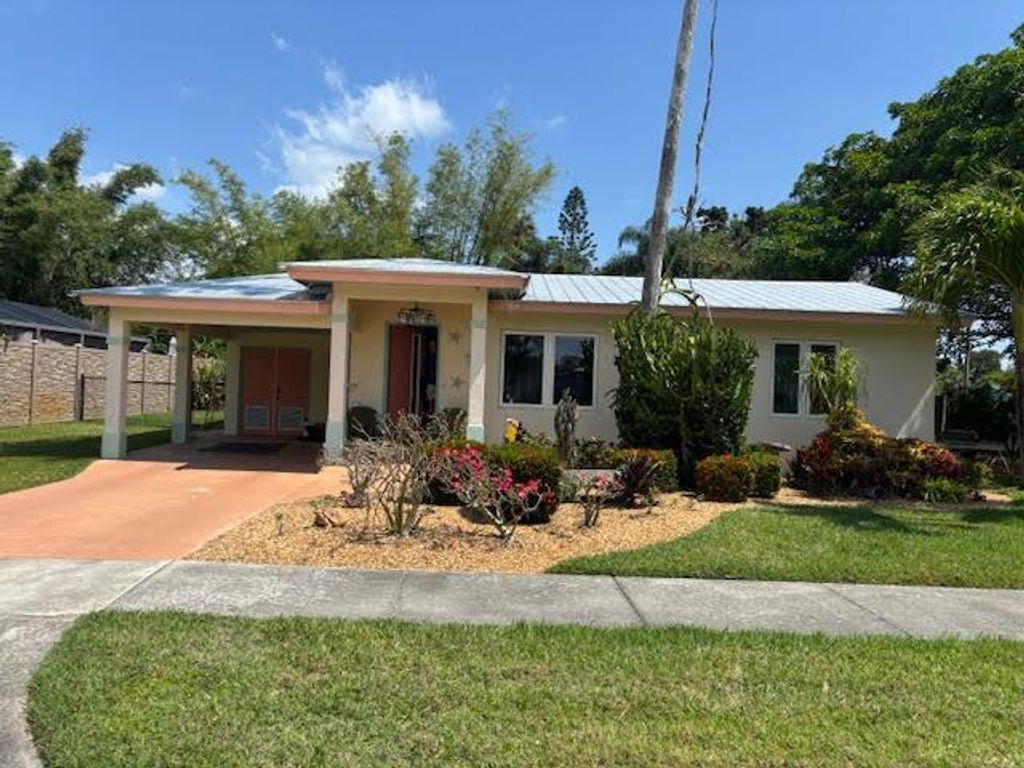 Photo of 368 Chamberlain Boulevard, Fort Pierce, FL 34950 (MLS # R11093050)