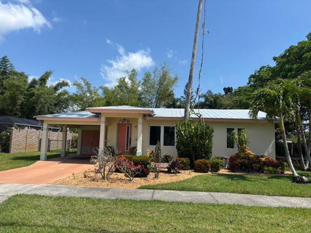 Photo of 368 Chamberlain Boulevard, Fort Pierce, FL 34950 (MLS # R11093050)