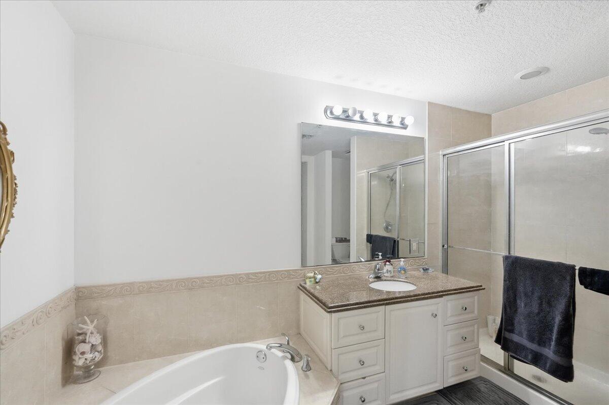 HARBOUR ISLE AT HUTCHINSON ISLAND WEST, A CONDOMIN - Residential