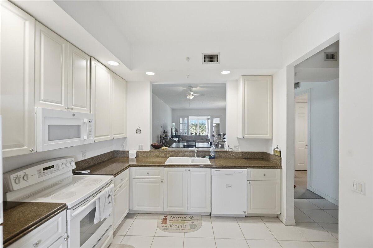 HARBOUR ISLE AT HUTCHINSON ISLAND WEST, A CONDOMIN - Residential