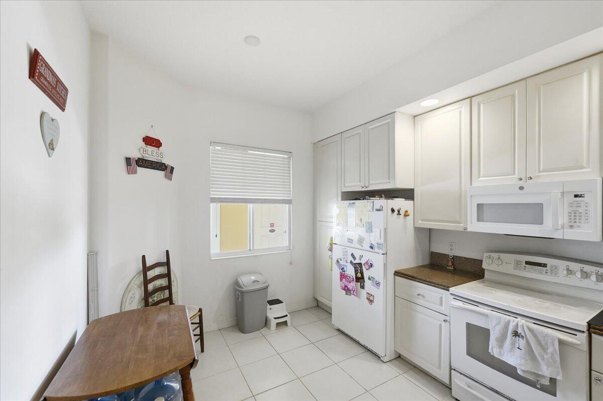 HARBOUR ISLE AT HUTCHINSON ISLAND WEST, A CONDOMIN - Residential