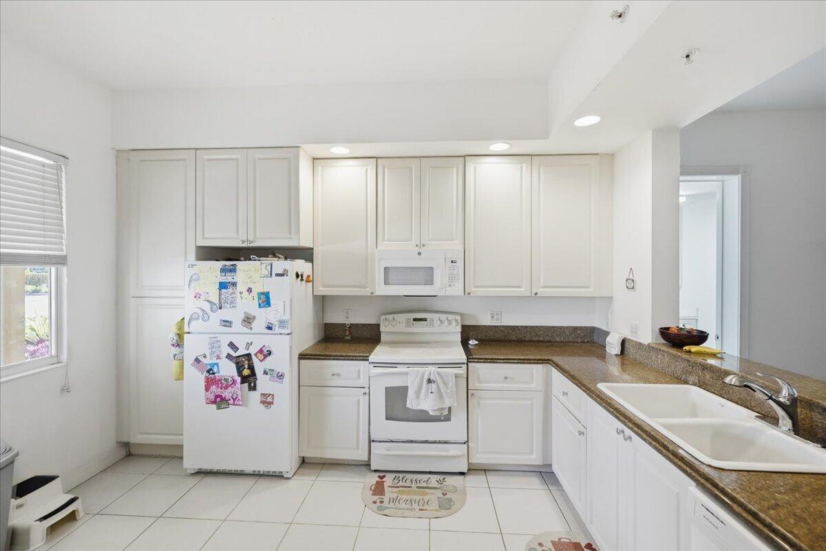 HARBOUR ISLE AT HUTCHINSON ISLAND WEST, A CONDOMIN - Residential