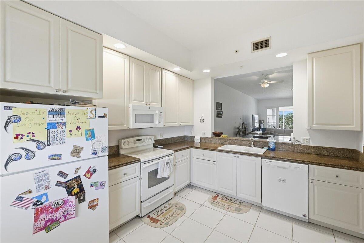 HARBOUR ISLE AT HUTCHINSON ISLAND WEST, A CONDOMIN - Residential