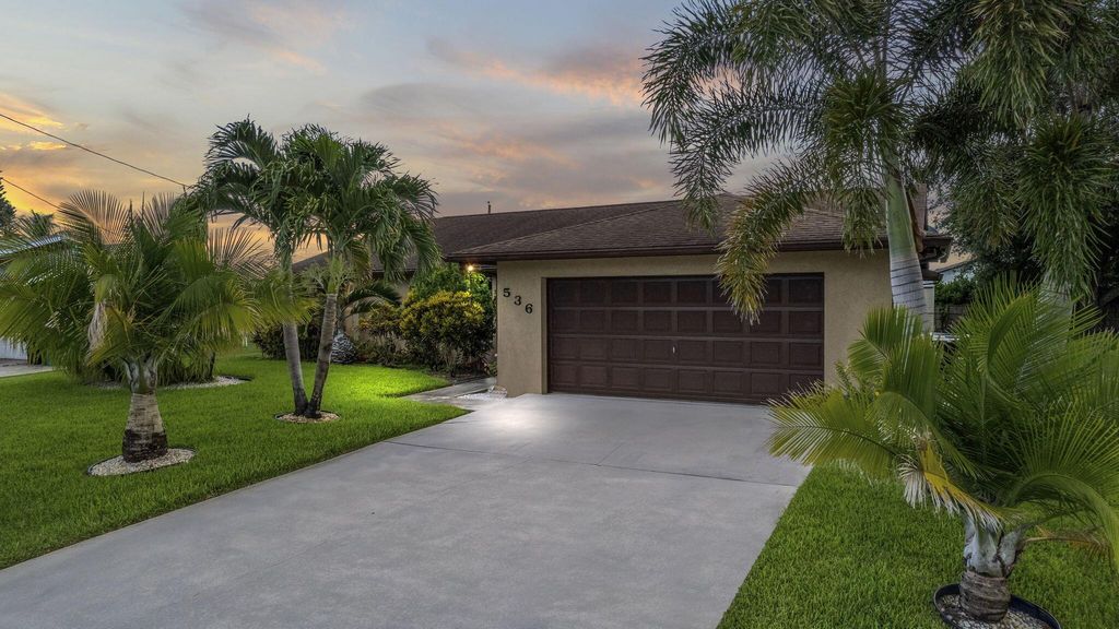 Photo of 536 SE Greenway Terrace, Port Saint Lucie, FL 34983 (MLS # R11009466)