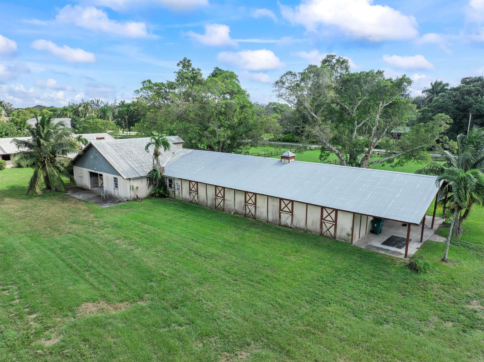 Spring Meadows Farm  / Ro - Land