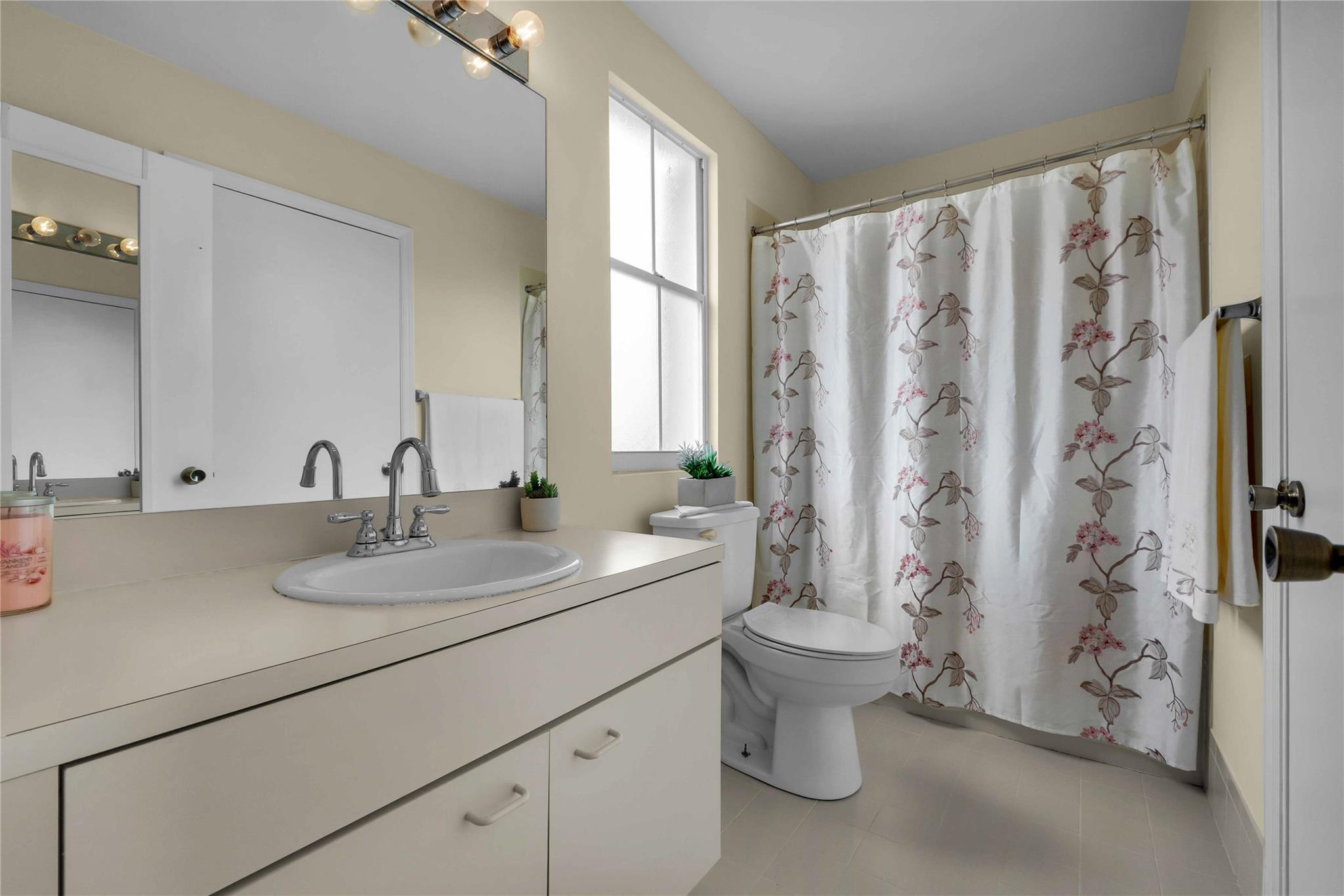 Banyan Estates 139-36 B - Residential