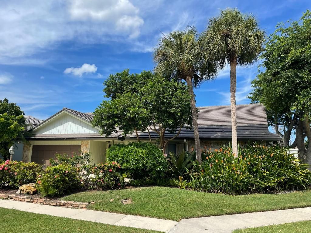 Photo of 12820 Calais Circle, Palm Beach Gardens, FL 33410 (MLS # R10892497)