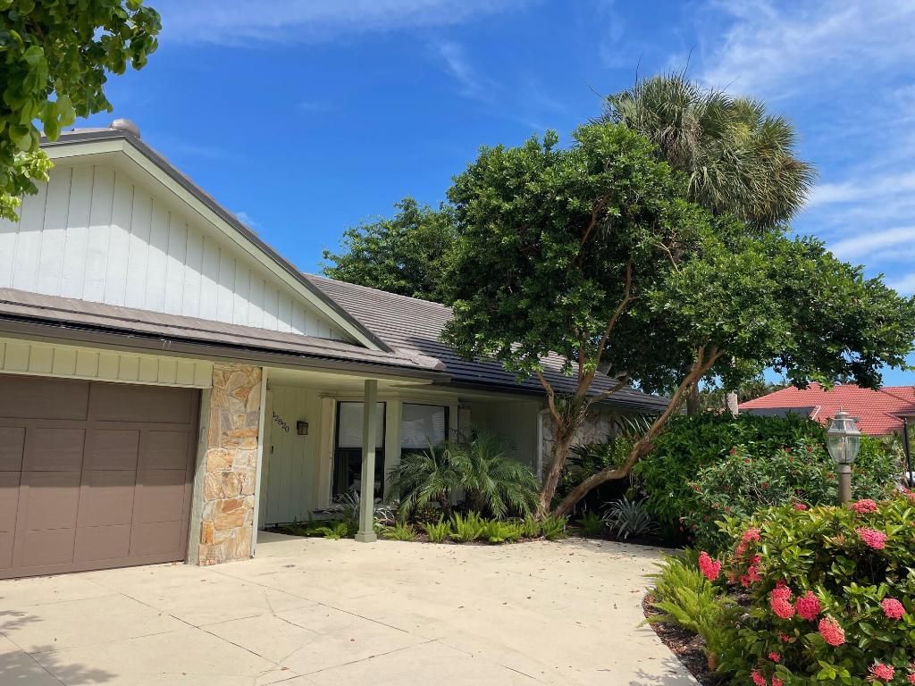Photo of 12820 Calais Circle, Palm Beach Gardens, FL 33410 (MLS # R10892497)