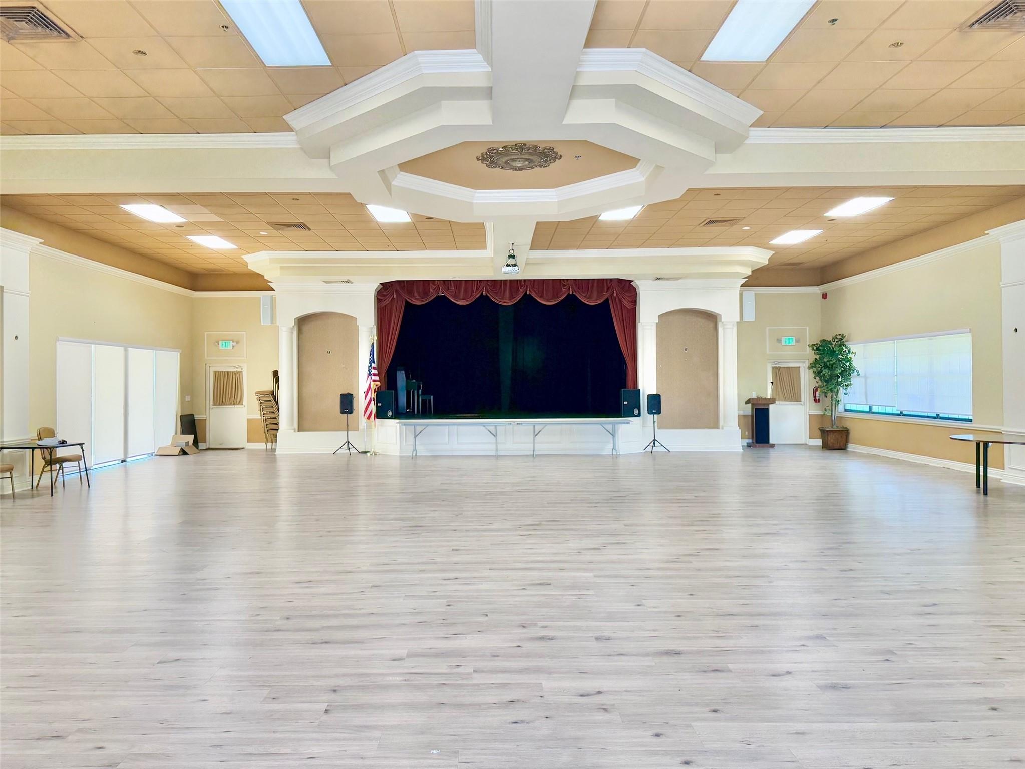 PALM CHASE LAKES - Residential