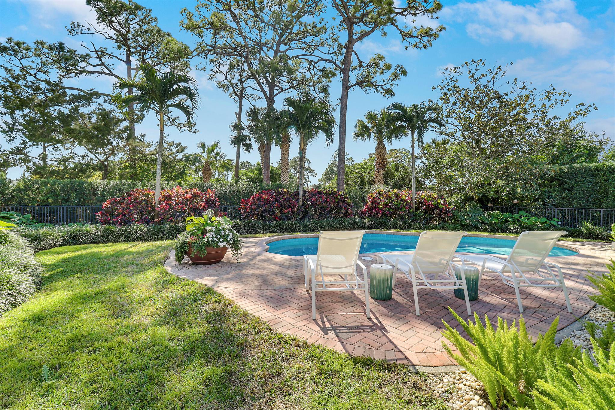 LOBLOLLY PINES - Residential