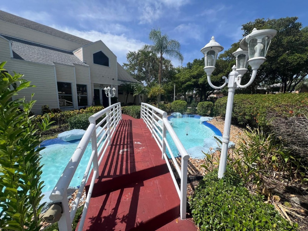 Summer Lake Condominium - Residential