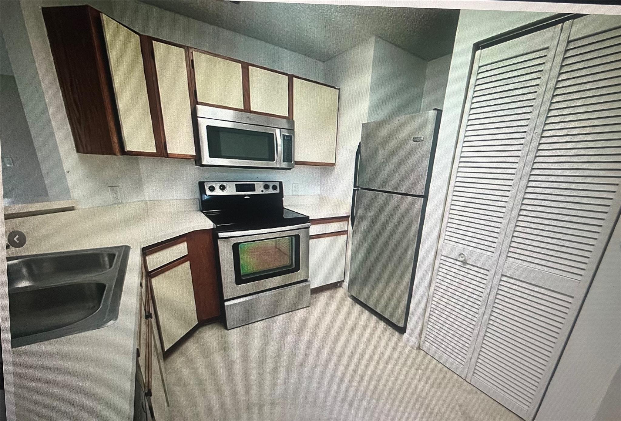 Summer Lake Condominium - Residential