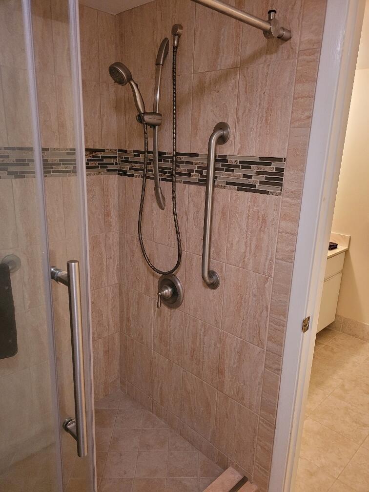 LAKESHORE VILLAGE OF MEAD - Residential Lease