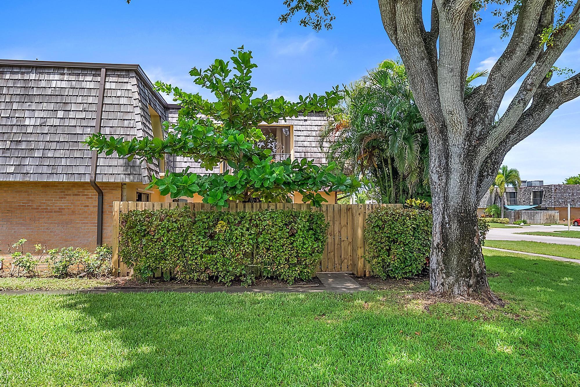 LAKEWOOD OF PALM SPRINGS - Residential