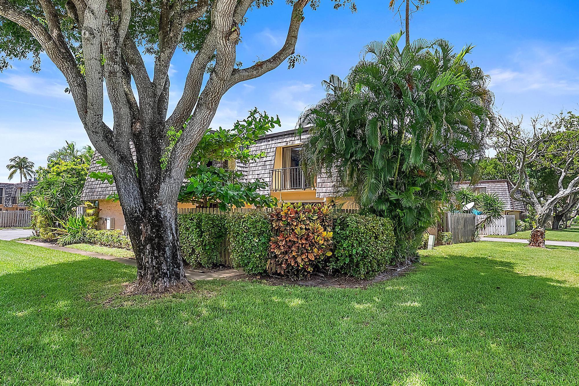 LAKEWOOD OF PALM SPRINGS - Residential