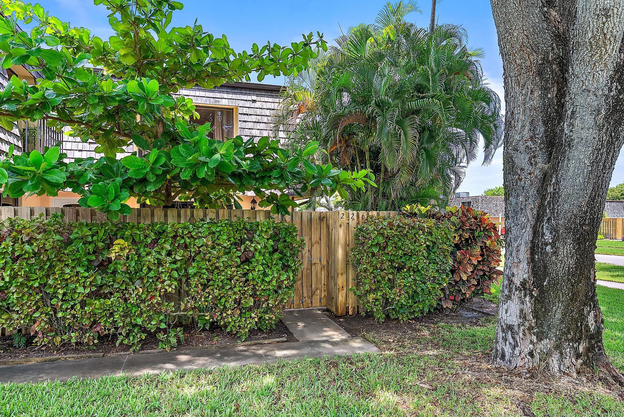 LAKEWOOD OF PALM SPRINGS - Residential