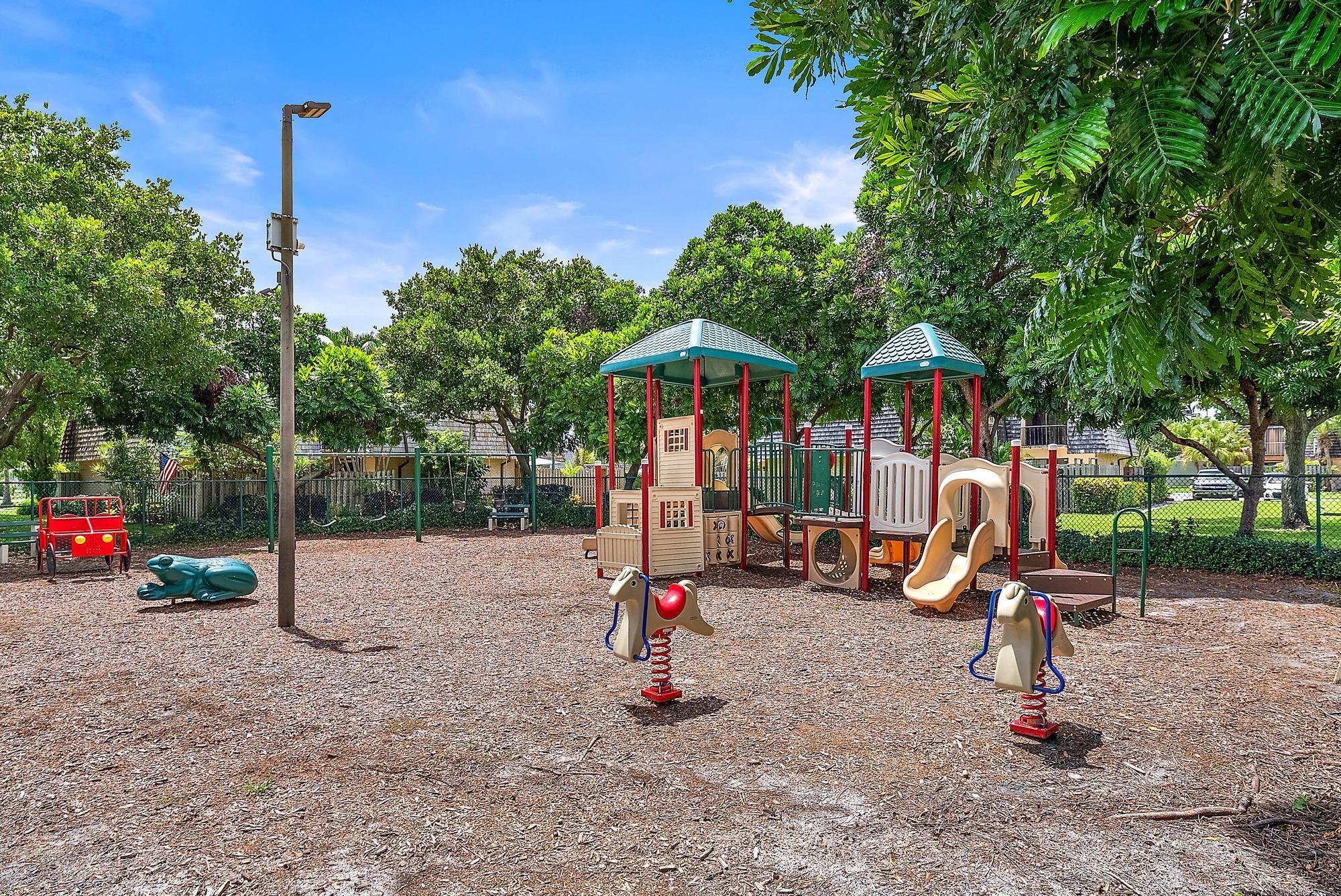 LAKEWOOD OF PALM SPRINGS - Residential