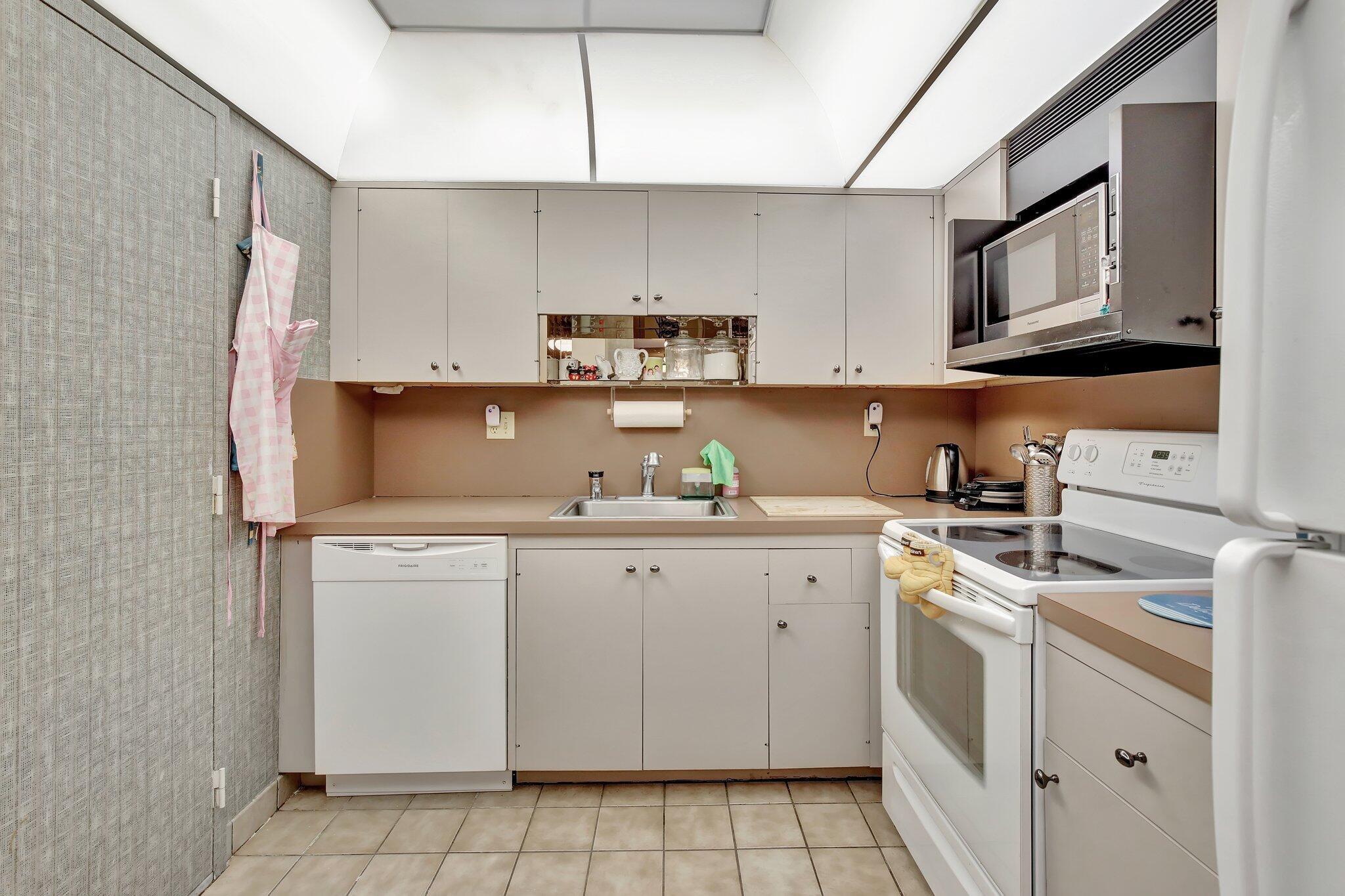 OLYMPUS CONDO PHASE - Residential