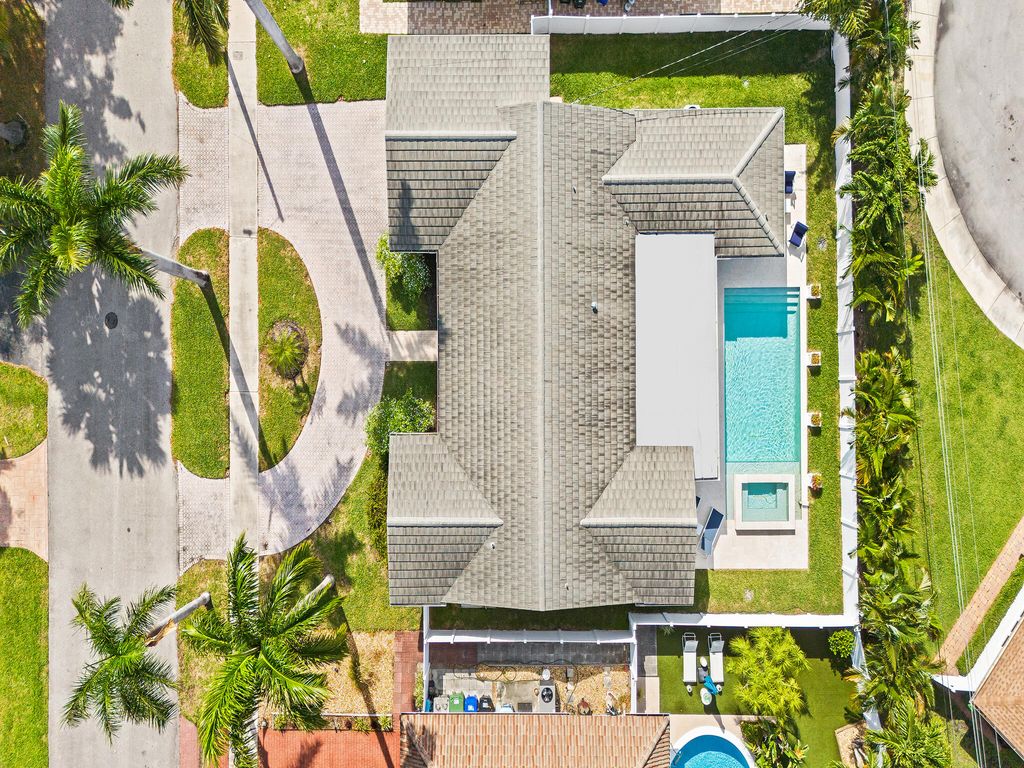 Photo of 6611 NE 21st Lane, Fort Lauderdale, FL 33308 (MLS # B26011546)