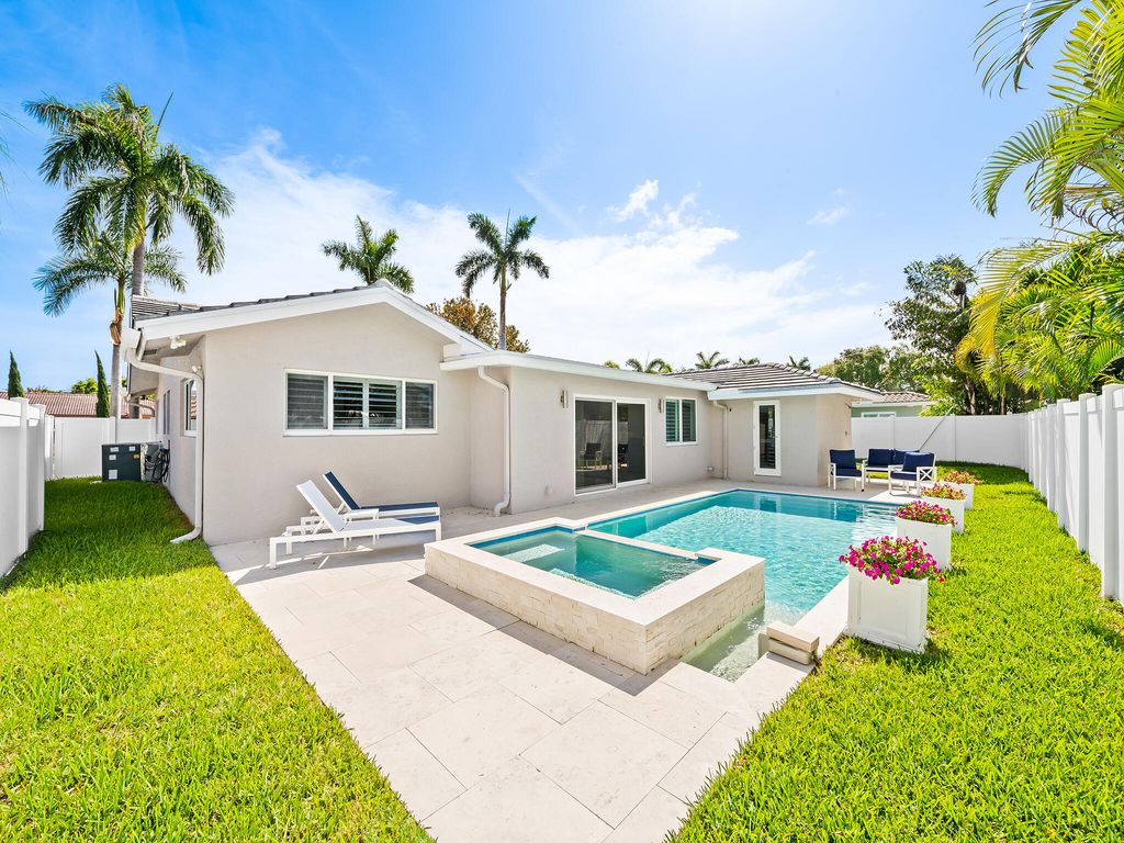 Photo of 6611 NE 21st Lane, Fort Lauderdale, FL 33308 (MLS # B26011546)