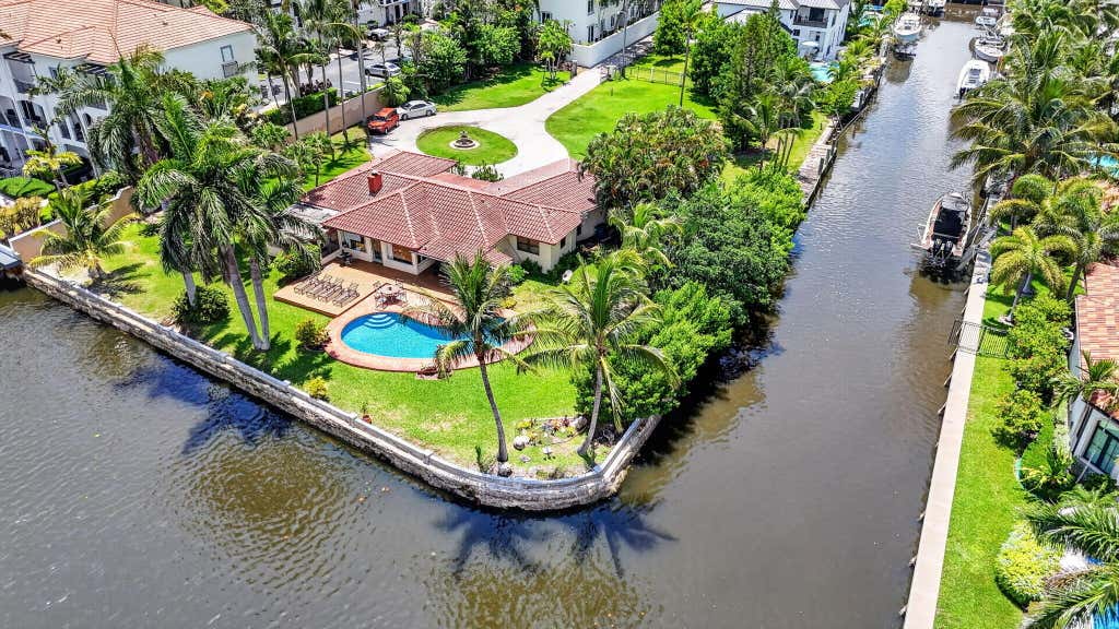 Photo of 823 PALMER Road, Boynton Beach, FL 33483 (MLS # B26061878)