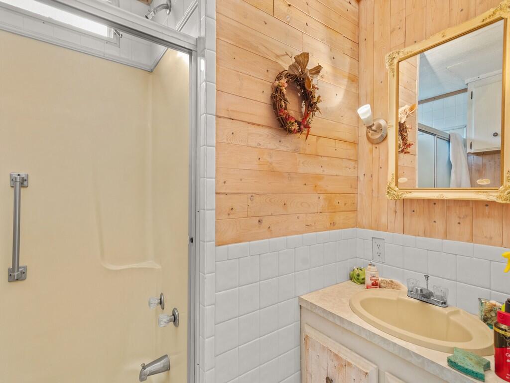 Spanish Lakes Riverfront - Residential