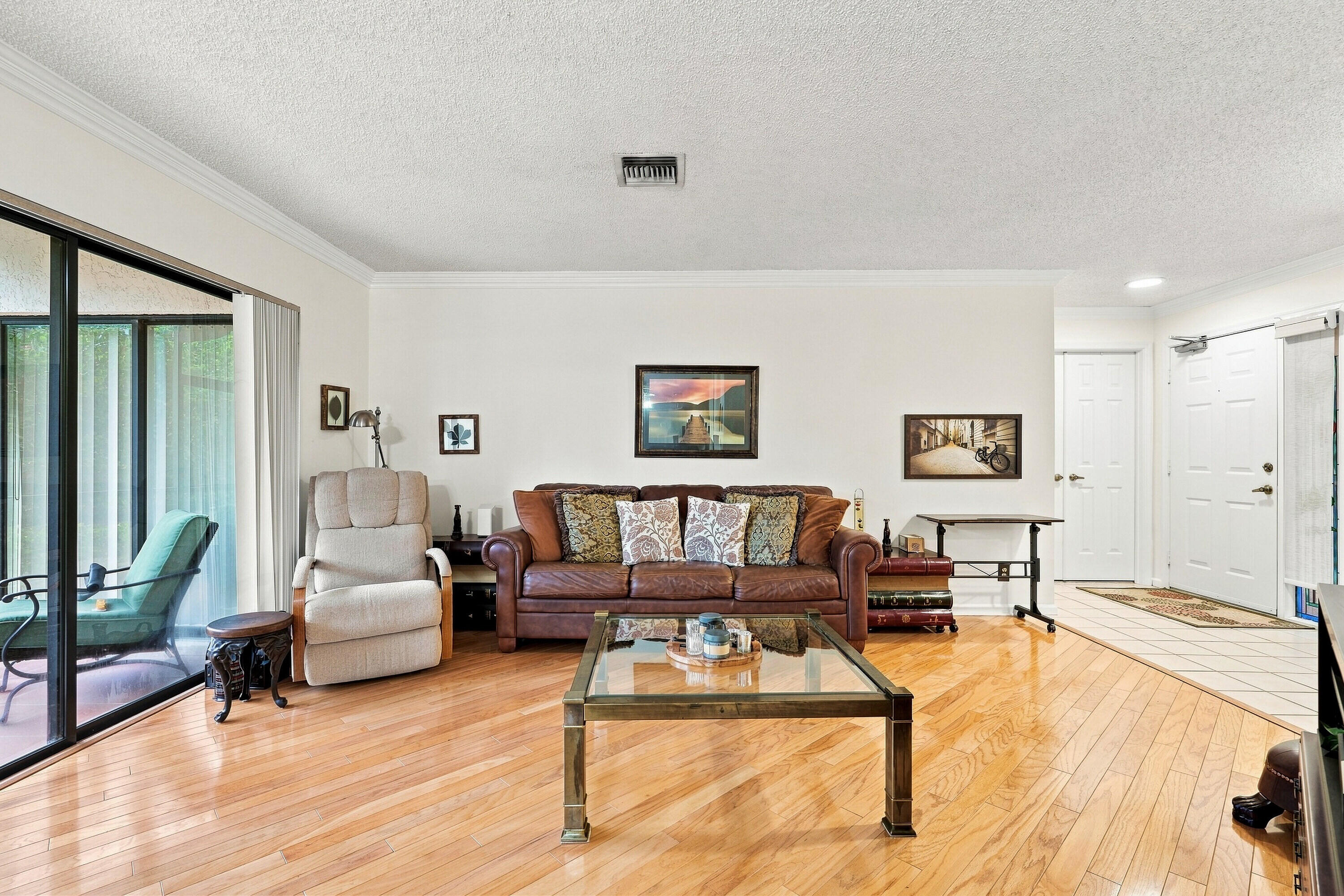11 Lexington Lane E B