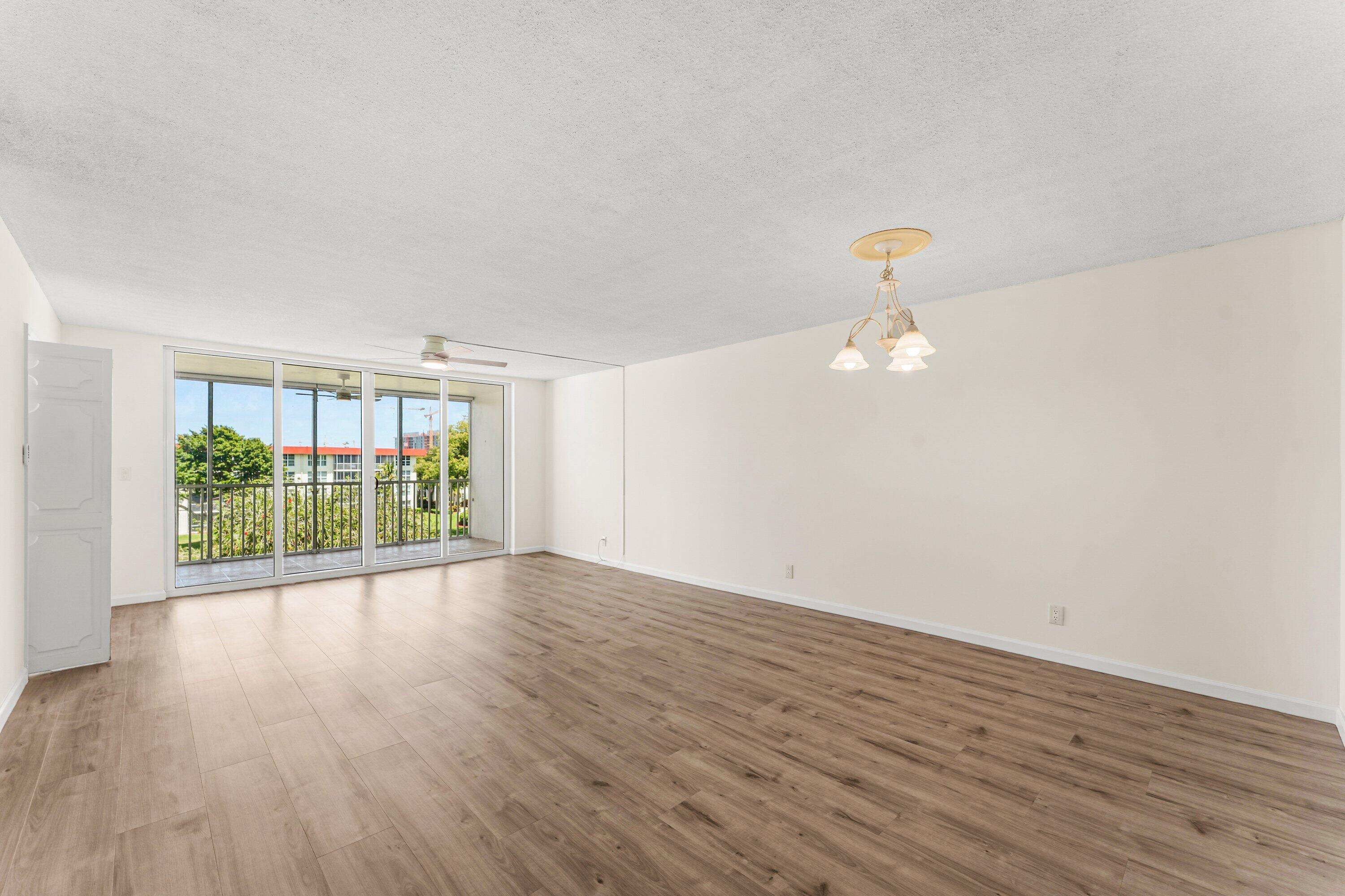 3100 NE 48th Court 415, Lighthouse Point, FL, 33064/$449,000 2 3100 NE 48th Court 415