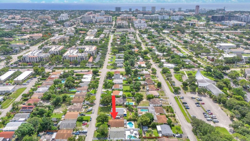 Photo of 476 SW 1st Street, Boca Raton, FL 33432 (MLS # R11032500)