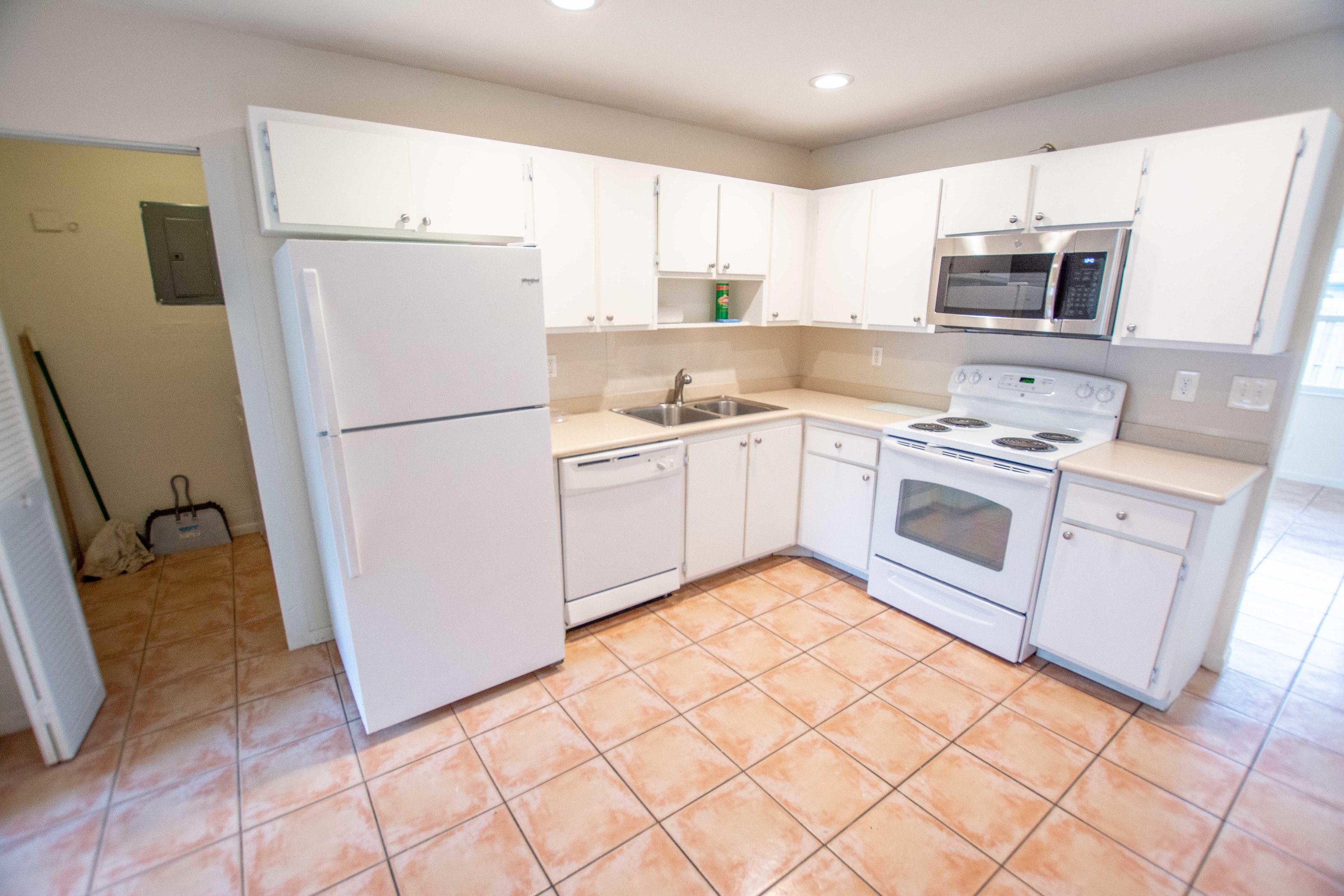 ROAN COURT - Residential Lease