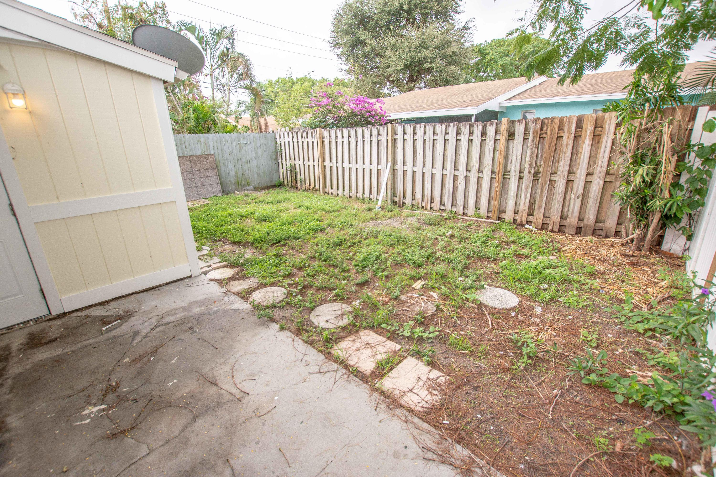 ROAN COURT - Residential Lease