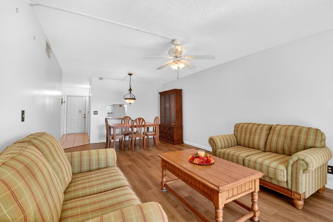 VILLAGE ROYALE ON THE GREEN CONDO - Residential