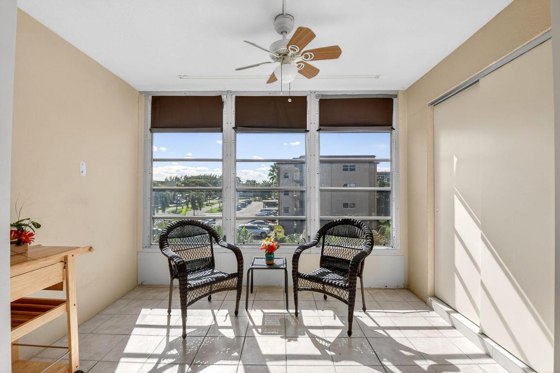 VILLAGE ROYALE ON THE GREEN CONDO - Residential